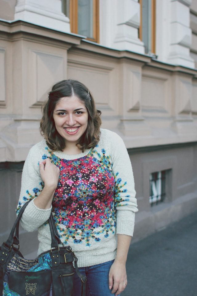 Fashion blogger argentina wearing desigual sweater and handbag for #desigualfiesta